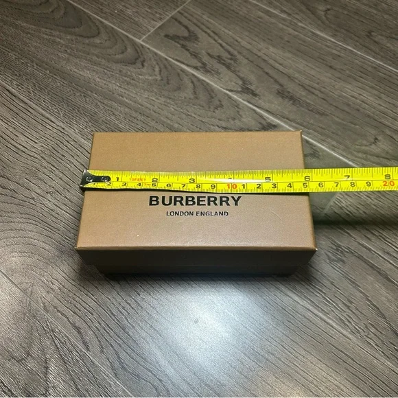 Burberry Empty Gift Box - Picture 6 of 8